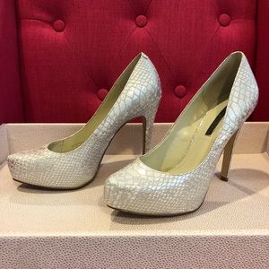 BCBGeneration silver metallic pumps Size 6.5